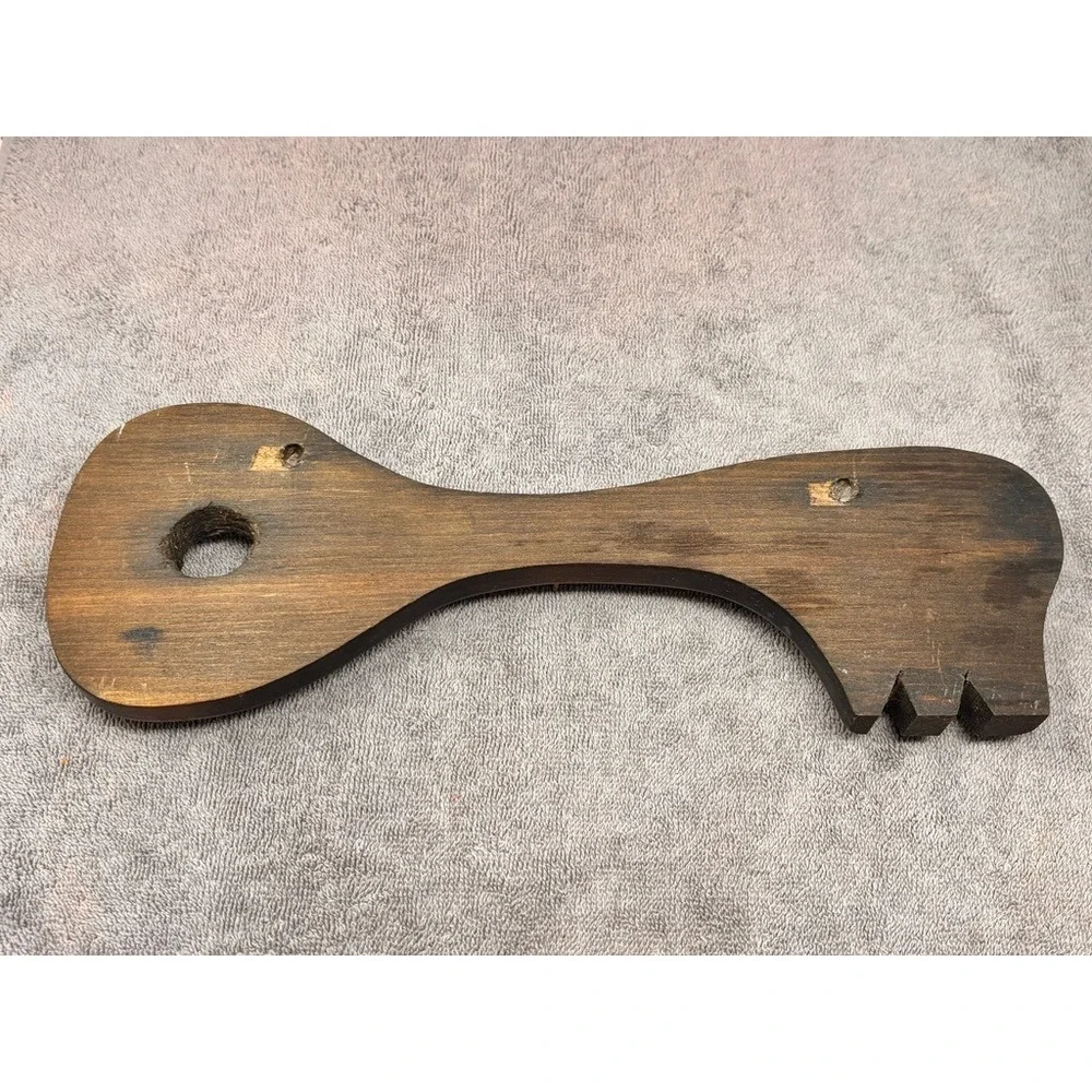 Vintage Wooden Key Holder Wall Rack 5 Peg Skeleton Key Shape 12